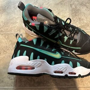 Black teal and pink Nike boys size 5.5